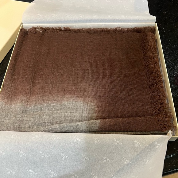 NWT Rolex Unisex, Brown & Gray Scarf, new, complete with original box and paper - Picture 11 of 16
